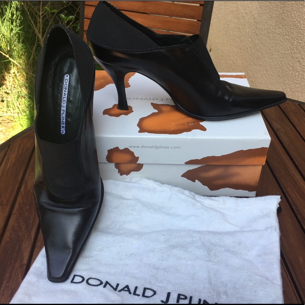 Donald J Pliner booties size 8.5